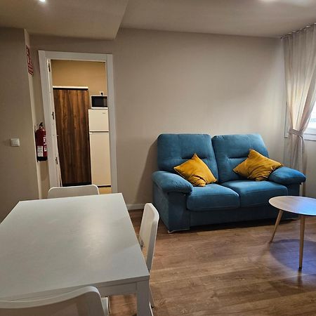 Apartamentos Picasso Alcalá de Henares Szoba fotó