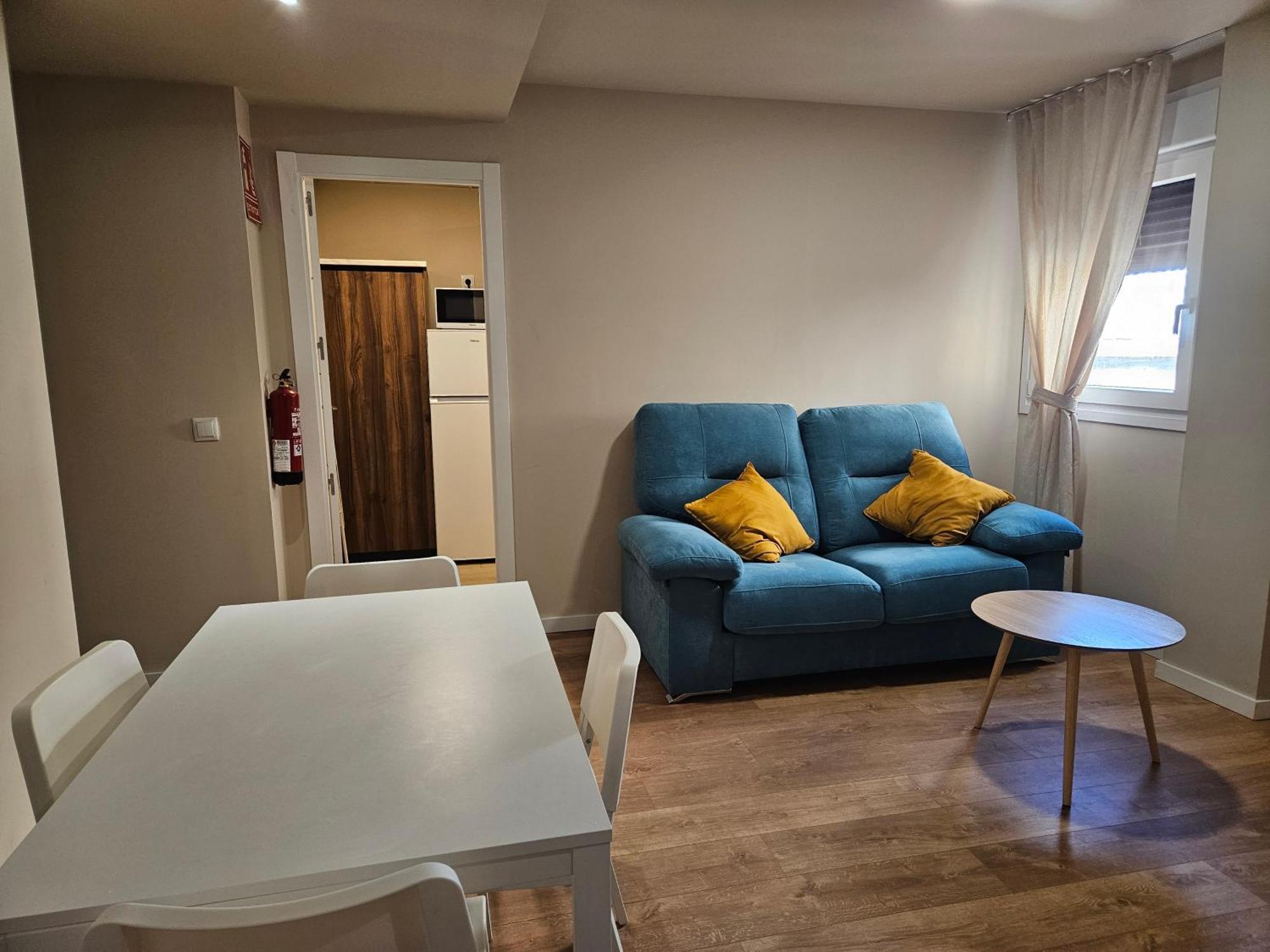 Apartamentos Picasso Alcalá de Henares Szoba fotó